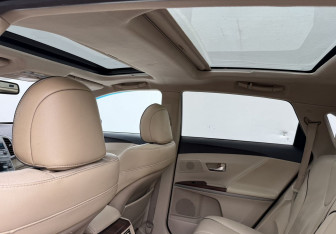 Подержанный автомобиль Toyota Venza 2009 года (12 фото)