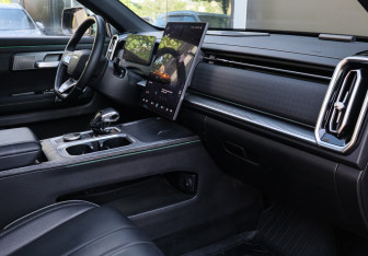 Подержанный автомобиль Jaecoo J7 2024 года (7 фото)