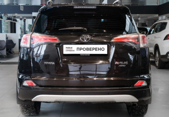 Подержанный автомобиль Toyota RAV4 2015 года (5 фото)