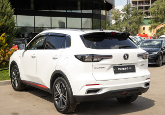 Подержанный автомобиль Changan UNI-S 2024 года (5 фото)