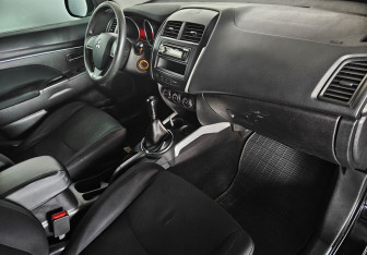 Подержанный автомобиль Mitsubishi ASX 2013 года (11 фото)
