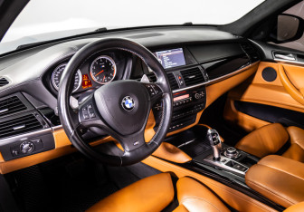 Подержанный автомобиль BMW X5 M 2012 года (12 фото)