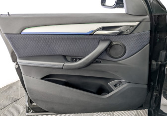 Подержанный автомобиль BMW X1 2020 года (19 фото)