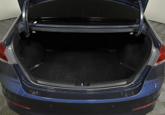 Подержанный автомобиль Hyundai Elantra Sedan 2018 года (16 фото)