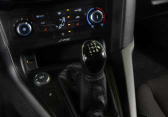 Подержанный автомобиль Ford Focus Wagon 2015 года (14 фото)