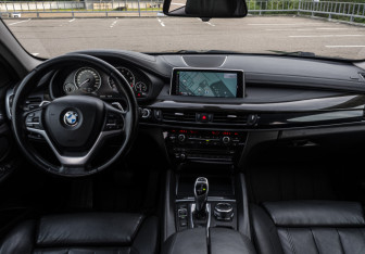 Подержанный автомобиль BMW X6 2016 года (13 фото)