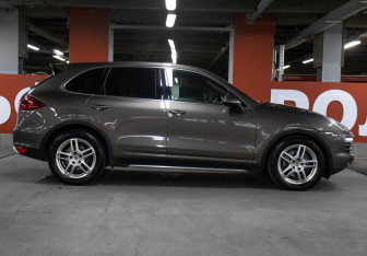 Подержанный автомобиль Porsche Cayenne 2013 года (4 фото)