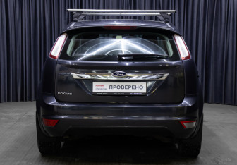 Подержанный автомобиль Ford Focus Hatchback 2008 года (6 фото)