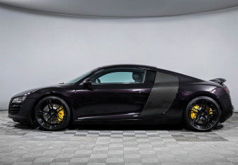 Подержанный автомобиль Audi R8 Coupe 2008 года (8 фото)