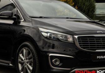 Подержанный автомобиль Kia Carnival 2017 года (27 фото)
