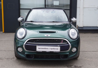 Подержанный автомобиль MINI Hatch 2014 года (2 фото)