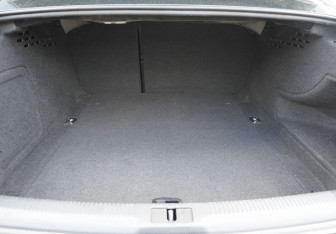 Подержанный автомобиль Audi A4 Sedan 2012 года (9 фото)