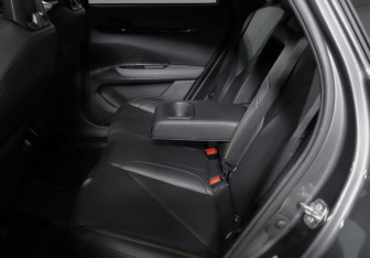 Подержанный автомобиль Changan UNI-V 2023 года (10 фото)