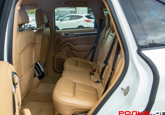 Подержанный автомобиль Porsche Cayenne 2015 года (8 фото)