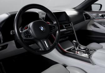 Подержанный автомобиль BMW M8 Convertible 2020 года (14 фото)