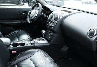 Подержанный автомобиль Nissan Qashqai 2008 года (9 фото)