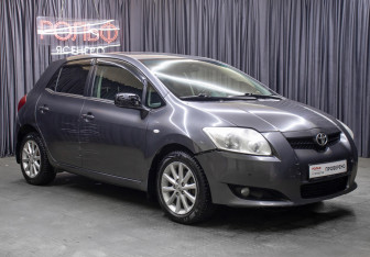 Подержанный автомобиль Toyota Auris Hatchback 2009 года (3 фото)