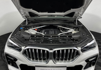 Подержанный автомобиль BMW X6 2020 года (10 фото)