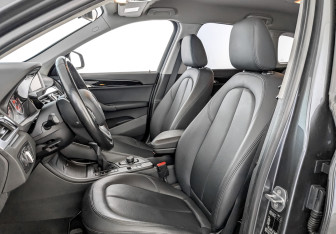 Подержанный автомобиль BMW X1 2016 года (20 фото)