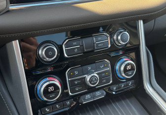 Подержанный автомобиль GMC Yukon 2023 года (15 фото)