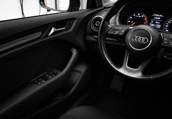 Подержанный автомобиль Audi A3 Sedan 2016 года (14 фото)