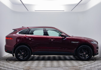 Подержанный автомобиль Jaguar F-Pace 2016 года (4 фото)