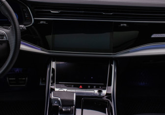 Подержанный автомобиль Audi Q8 2020 года (14 фото)