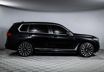 Подержанный автомобиль BMW X7 2019 года (4 фото)