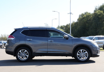 Подержанный автомобиль Nissan X-Trail 2015 года (4 фото)