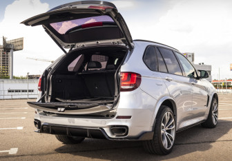 Подержанный автомобиль BMW X5 2015 года (16 фото)
