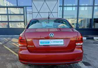 Подержанный автомобиль Volkswagen Polo Sedan 2018 года (6 фото)