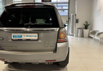 Подержанный автомобиль Land Rover Freelander 2014 года (8 фото)