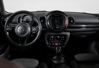 Подержанный автомобиль MINI Clubman Wagon 2019 года (12 фото)