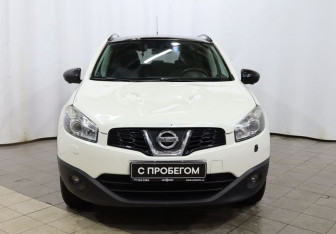 Подержанный автомобиль Nissan Qashqai 2013 года (2 фото)