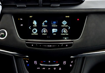 Подержанный автомобиль Cadillac XT5 2017 года (15 фото)