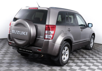 Подержанный автомобиль Suzuki Grand Vitara 2013 года (5 фото)