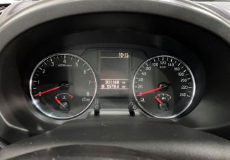 Подержанный автомобиль Nissan X-Trail 2013 года (12 фото)