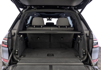 Подержанный автомобиль BMW X7 2022 года (26 фото)