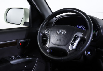Подержанный автомобиль Hyundai Santa Fe 2010 года (12 фото)