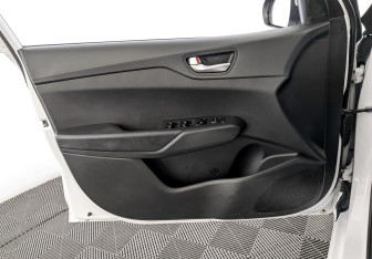 Подержанный автомобиль Hyundai Solaris Sedan 2021 года (19 фото)