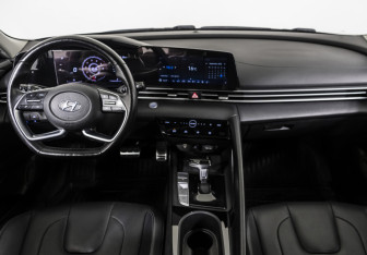 Подержанный автомобиль Hyundai Elantra Sedan 2021 года (11 фото)