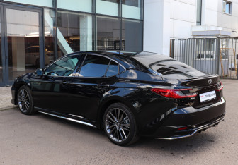 Подержанный автомобиль Toyota Camry Sedan 2025 года (6 фото)