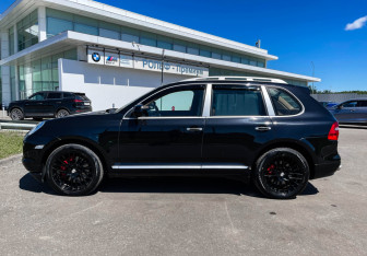 Подержанный автомобиль Porsche Cayenne 2007 года (8 фото)