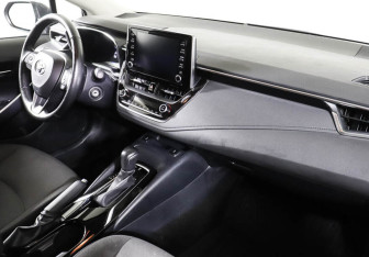 Подержанный автомобиль Toyota Corolla Sedan 2019 года (5 фото)