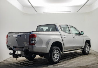 Подержанный автомобиль Mitsubishi L200 2021 года (5 фото)