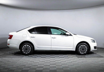 Подержанный автомобиль Skoda Octavia Liftback 2014 года (4 фото)