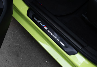 Подержанный автомобиль BMW X4 M 2022 года (28 фото)