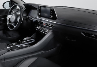 Подержанный автомобиль Hyundai Sonata 2022 года (9 фото)