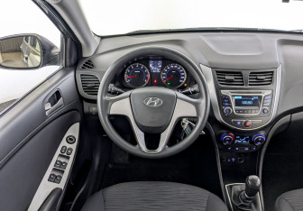 Подержанный автомобиль Hyundai Solaris Sedan 2016 года (20 фото)