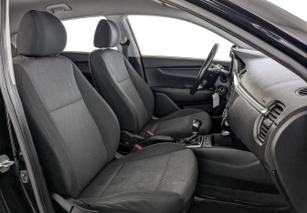 Подержанный автомобиль Kia Rio Hatchback 2021 года (23 фото)